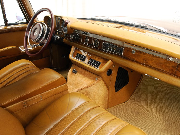 1970 Mercedes-Benz 600 SWB (interior)