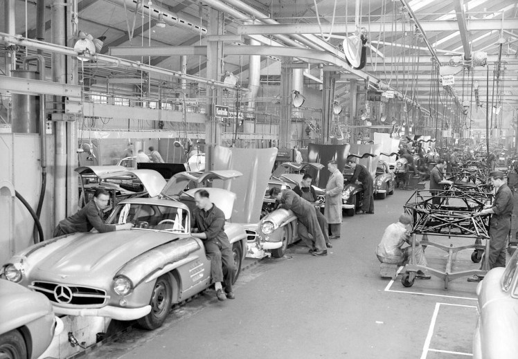 Mercedes Benz 300SL assembly line