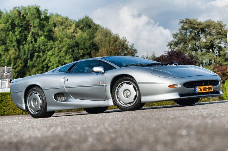 Jaguar XJ 220
