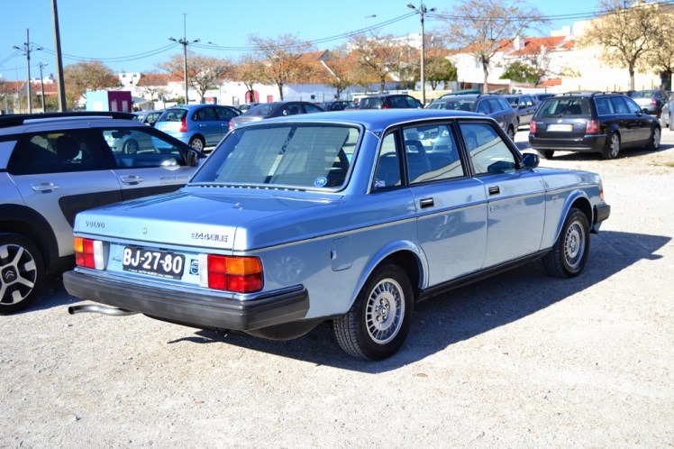 Volvo 244 (rear)