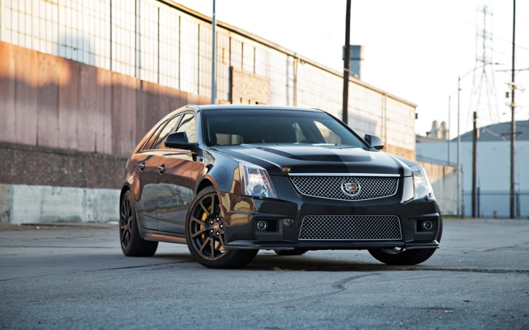 2011-cadillac-cts-v-sport-wagon-front-three-quarter-2
