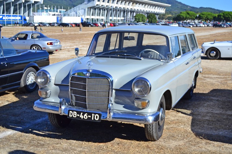 Mercedes Benz 200 Heckflosse wagon