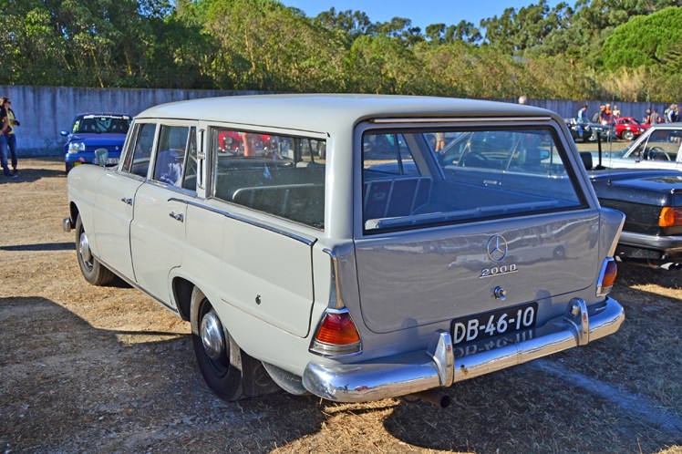 Mercedes Benz 200 Heckflosse wagon