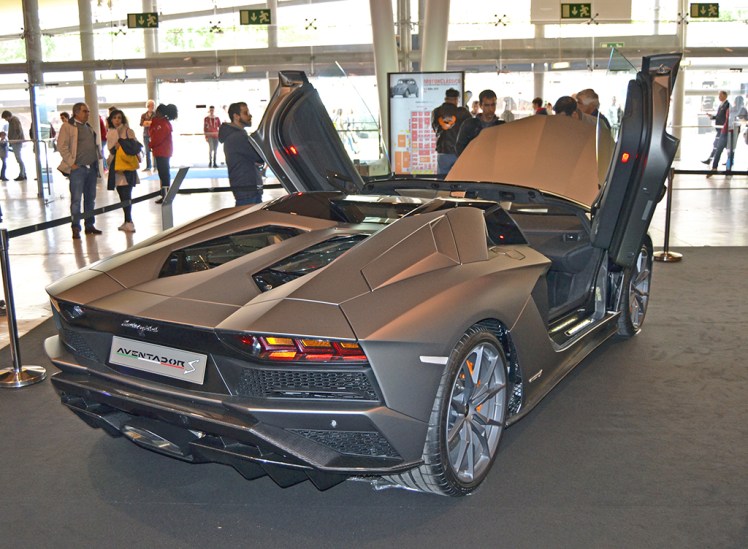 Lamborghini Aventador S Roadster (rear)