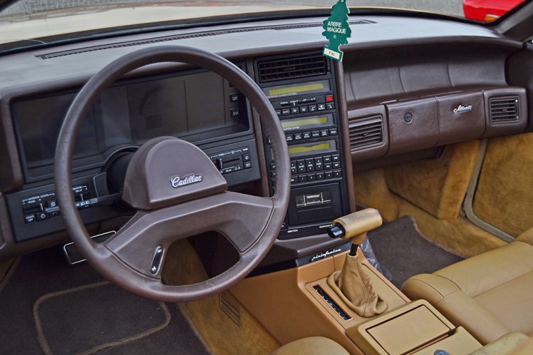 Cadillac Allante (3)