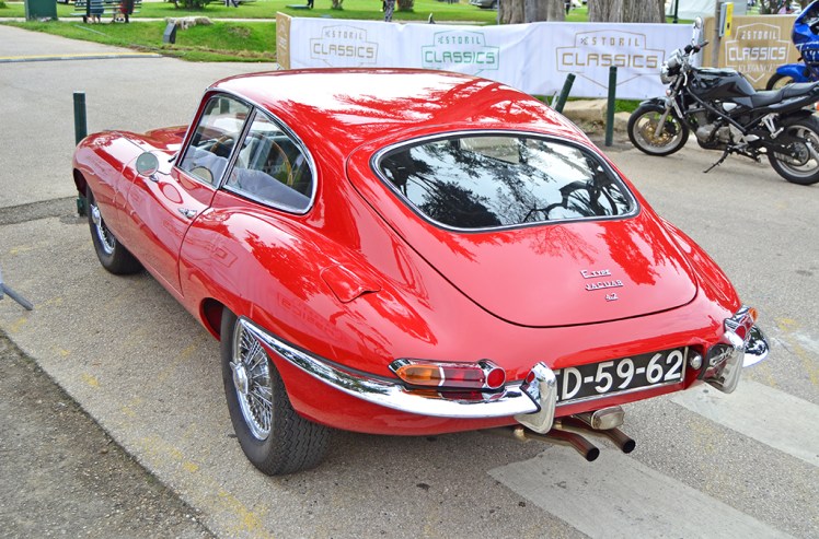 Jaguar E-Type FHC (3)