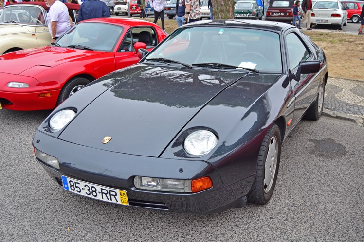 Porsche 928