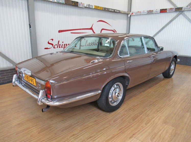 Jaguar XJ6 Series II 2
